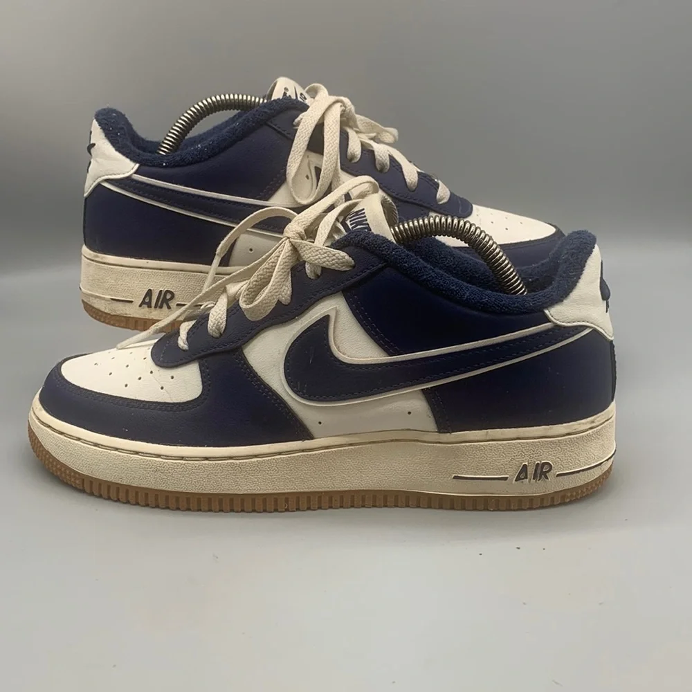 Nike Air Force 1 '07 LV8 Low Sail/Midnight Navy Mens Size 7Y